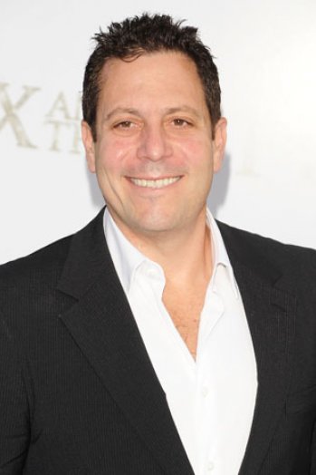 'Younger' Creator Darren Star on Basic Cable 