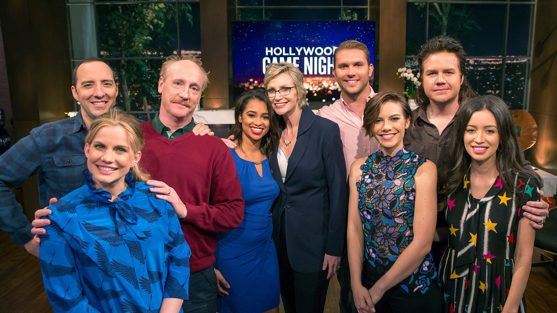 Hollywood Game Night S5E1 Veep vs. The Walking Dead