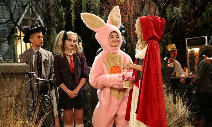 Liv and Maddie S3E4 Haunt-a-Rooney