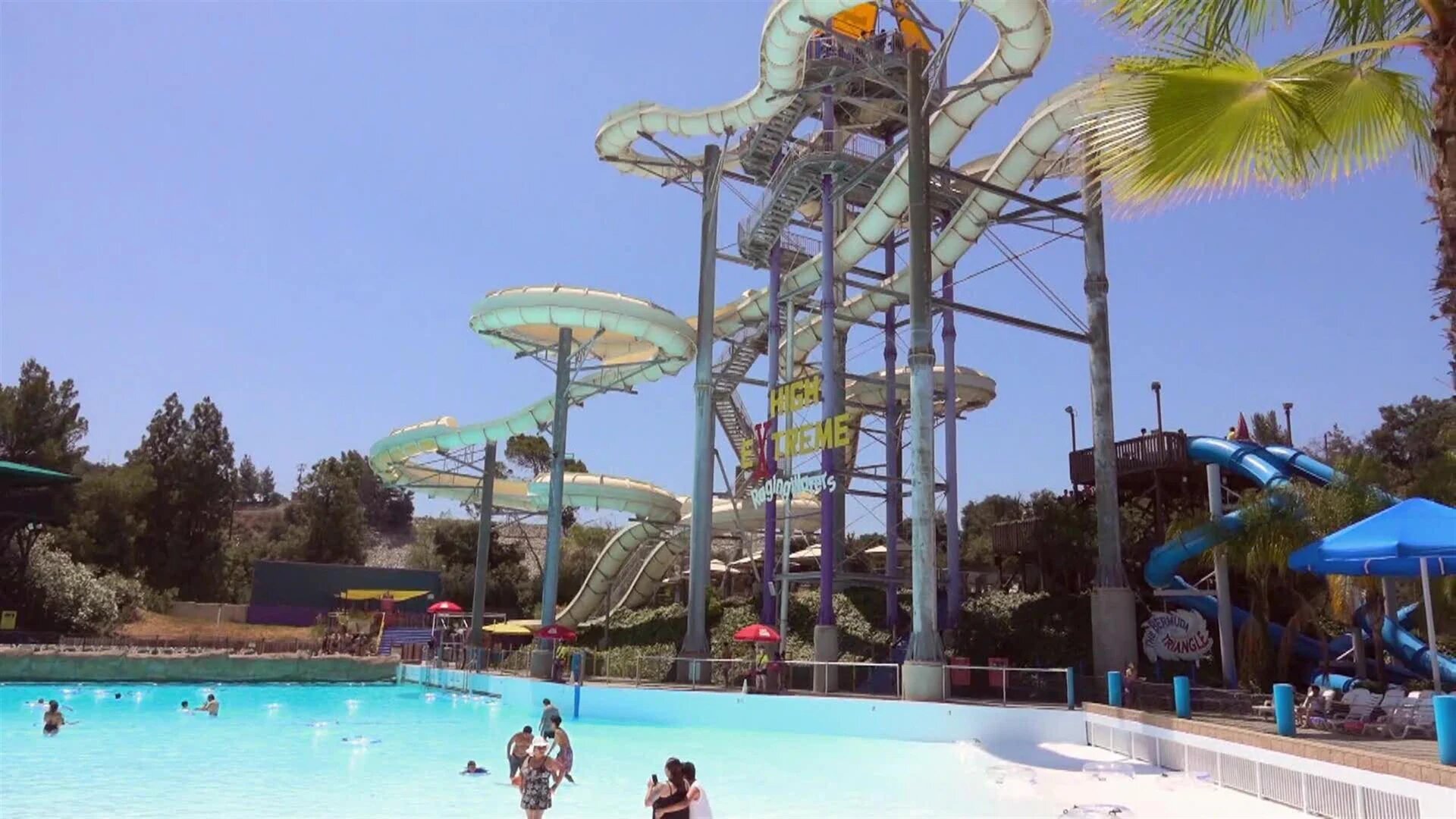 Xtreme Waterparks S7E9 Shark-Inflated Waters