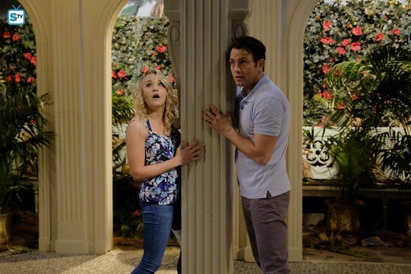 Young & Hungry S4E2 Young & Hurricane